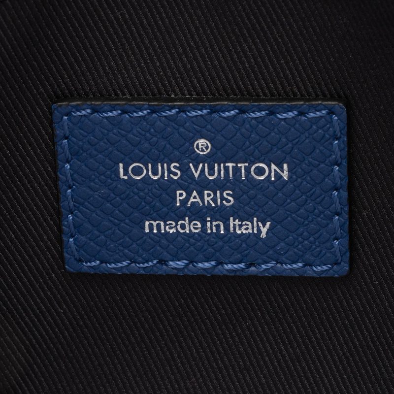 Louis Vuitton Taiga Leather Outdoor Messenger Bag (SHF-gDGAzc) - Image 7