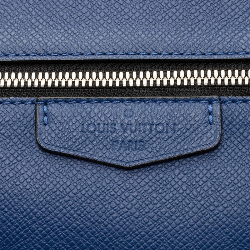 Louis Vuitton Taiga Leather Outdoor Messenger Bag (SHF-gDGAzc) - Image 8