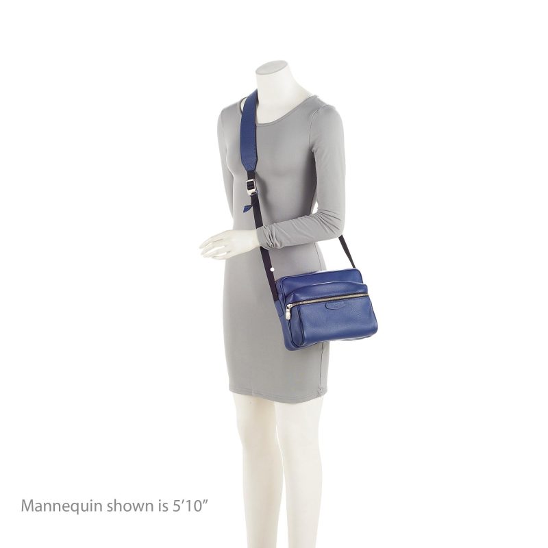Louis Vuitton Taiga Leather Outdoor Messenger Bag (SHF-gDGAzc) - Image 4