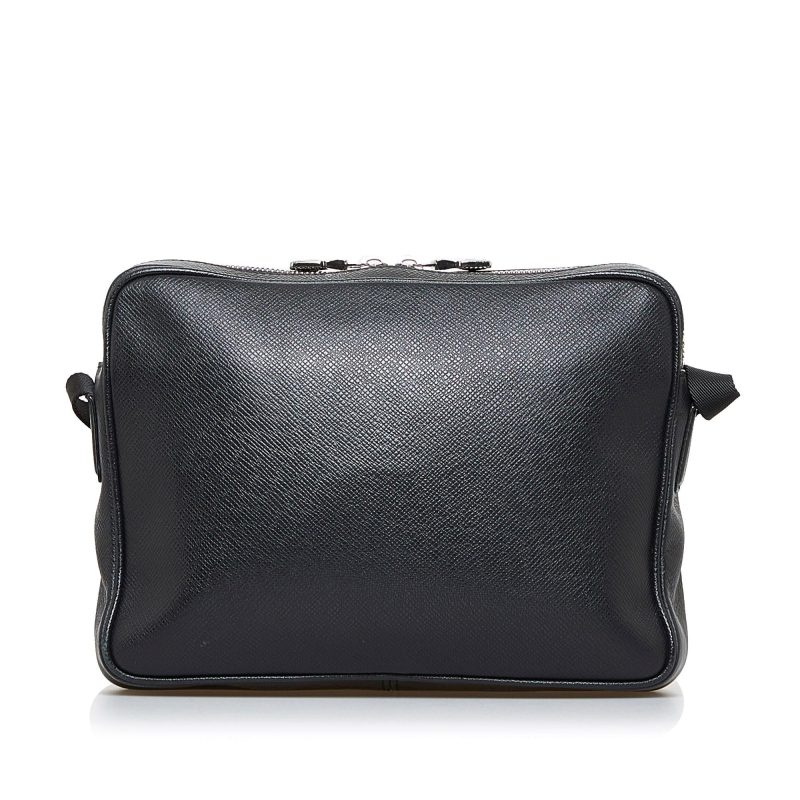 Louis Vuitton Taiga Outdoor Messenger (SHG-6BNpFk) - Image 2