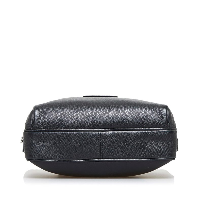 Louis Vuitton Taiga Outdoor Messenger (SHG-6BNpFk) - Image 3