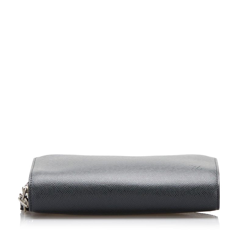 Louis Vuitton Taiga Pochette Baikal (SHG-37920) - Image 3