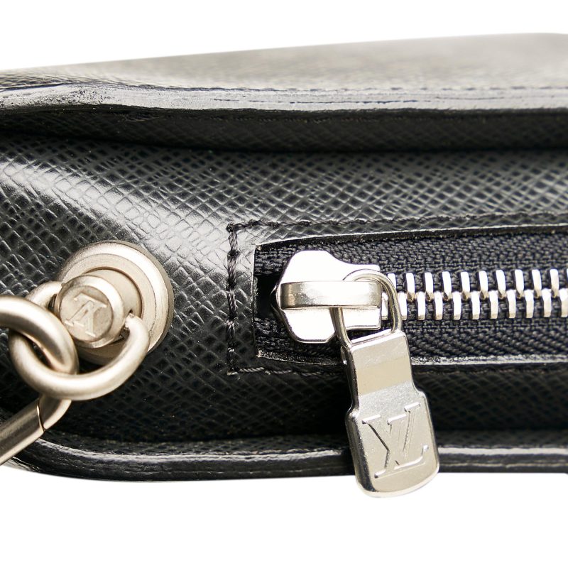 Louis Vuitton Taiga Pochette Baikal (SHG-37920) - Image 8