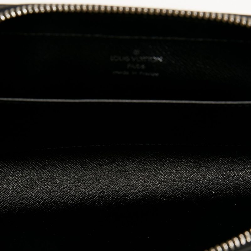 Louis Vuitton Taiga Pochette Baikal (SHG-37920) - Image 5