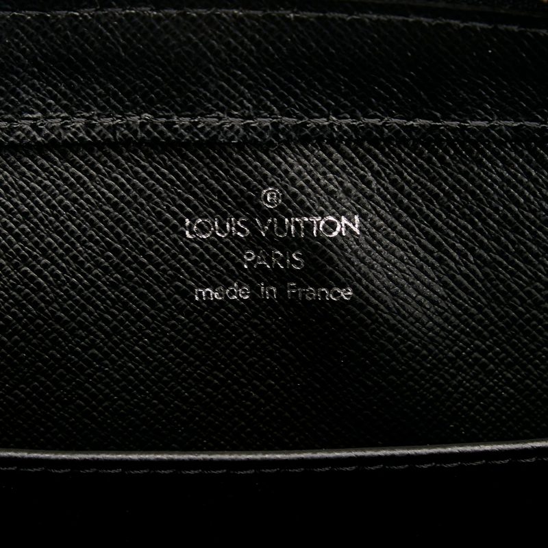 Louis Vuitton Taiga Pochette Baikal (SHG-37920) - Image 6