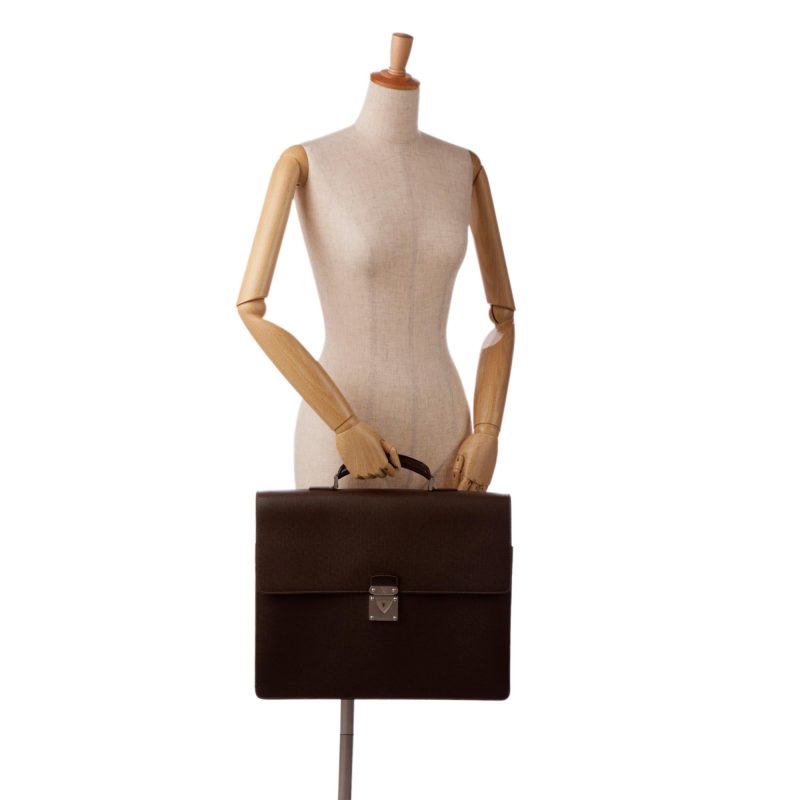 Louis Vuitton Taiga Robusto 2 (SHG-iJSVha) - Image 4