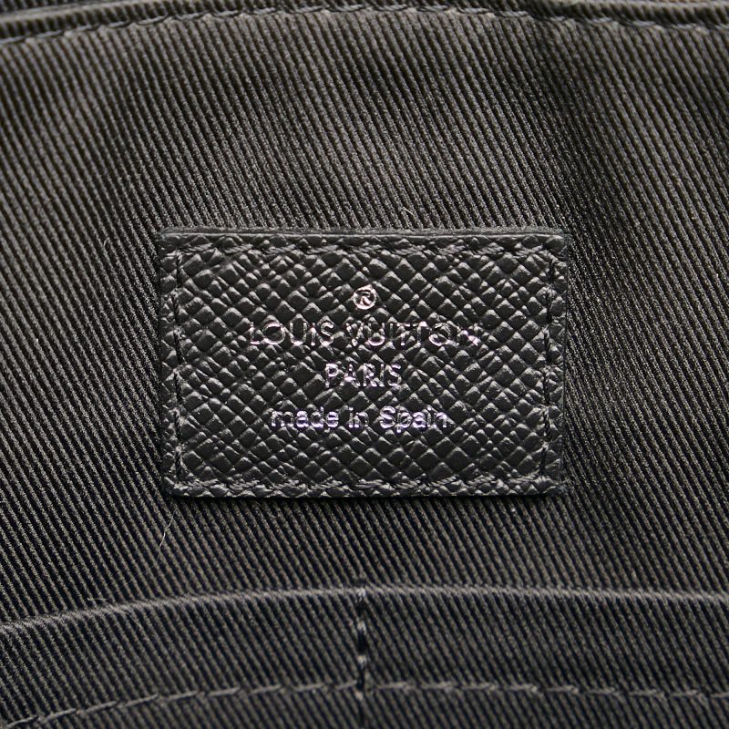 Louis Vuitton Taigarama Outdoor Flap Messenger (SHG-37291) - Image 6