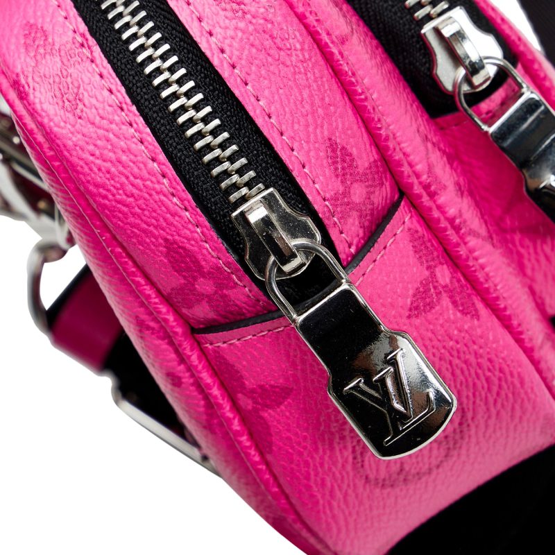 Louis Vuitton Taigarama Outdoor Pouch (SHG-iiVDLE) - Image 9