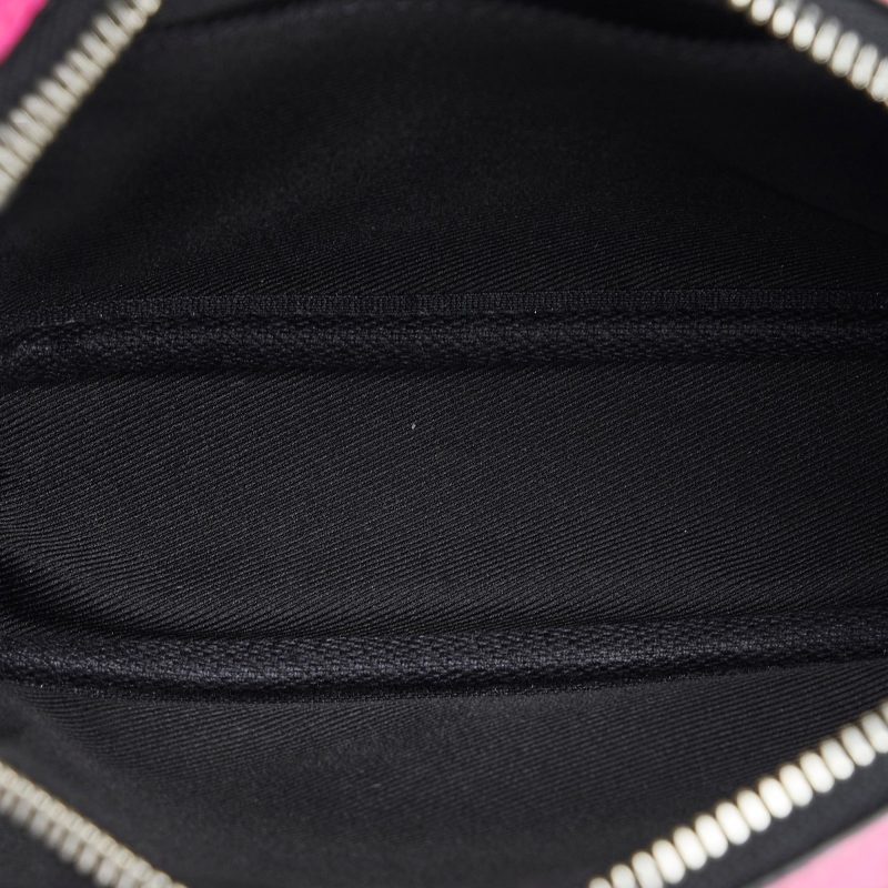 Louis Vuitton Taigarama Outdoor Pouch (SHG-iiVDLE) - Image 5