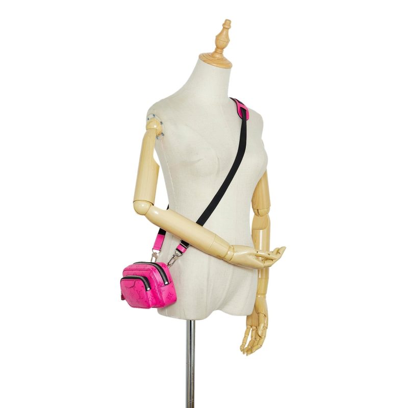 Louis Vuitton Taigarama Outdoor Pouch (SHG-iiVDLE) - Image 4