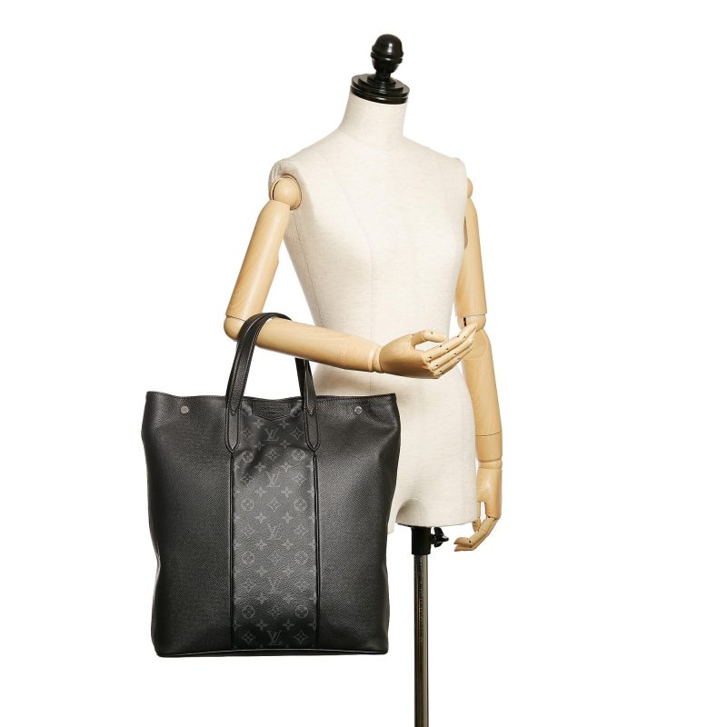 Louis Vuitton Taigarama Outdoor Tote (SHG-AofbM1) - Image 4