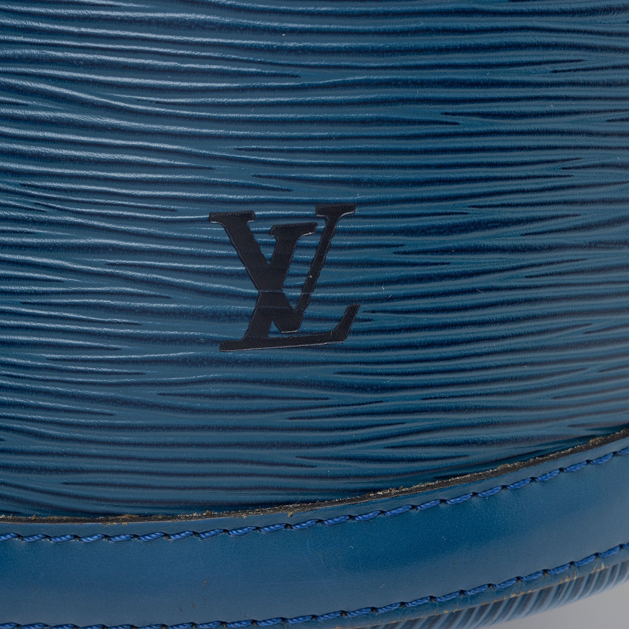 Louis Vuitton Vintage Epi Leather Cluny Shoulder Bag (SHF-52pSSf) - Image 9