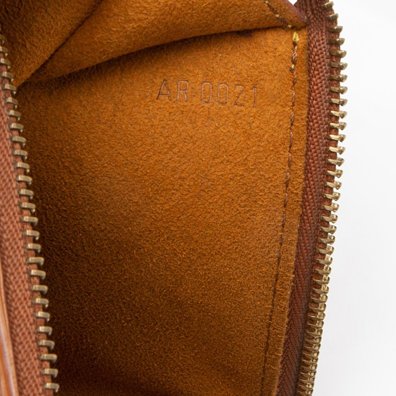 Louis Vuitton Vintage Epi Leather Pochette Accessoires (SHF-23084) - Image 5