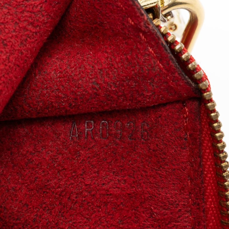 Louis Vuitton Vintage Epi Leather Pochette Accessoires (SHF-QQUDa9) - Image 5