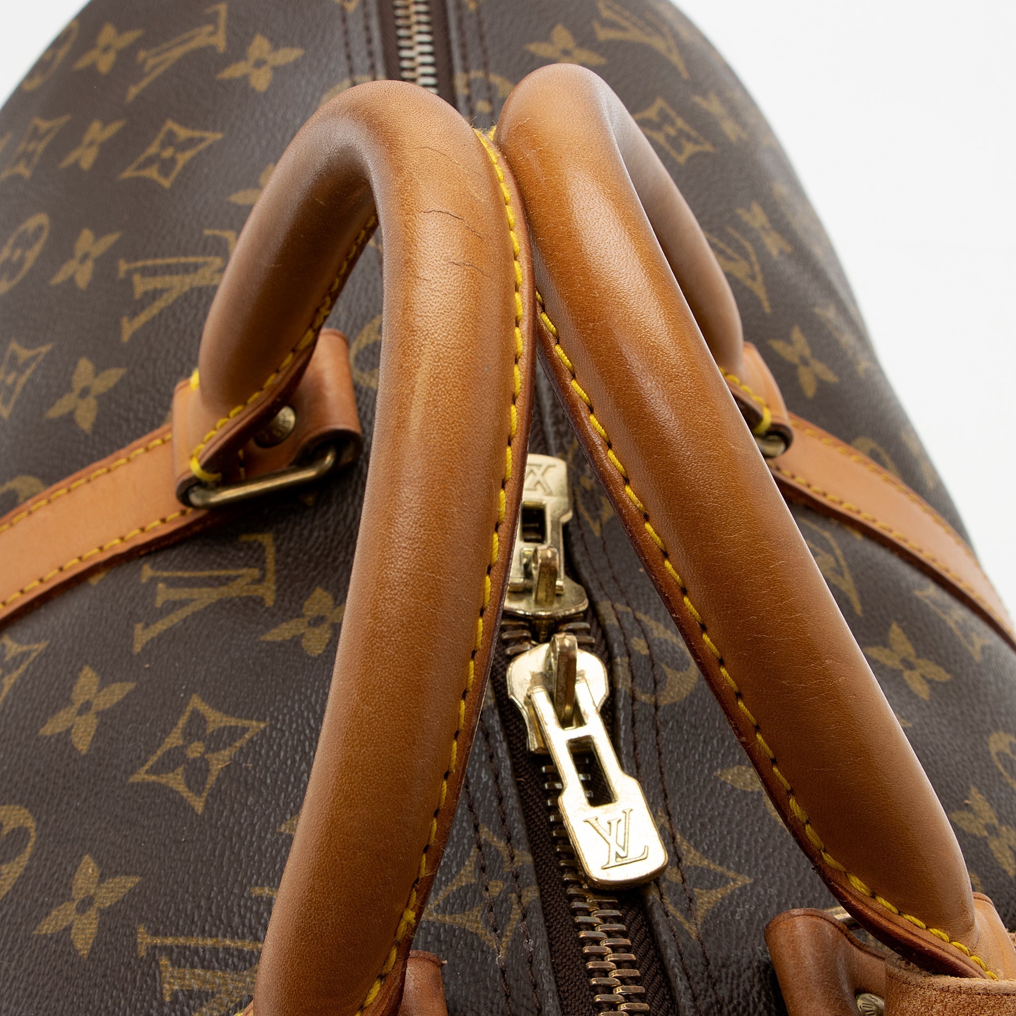 Louis Vuitton Vintage Monogram Canvas Keepall Bandouliere 50 Duffel Bag (SHF-22254) - Image 17