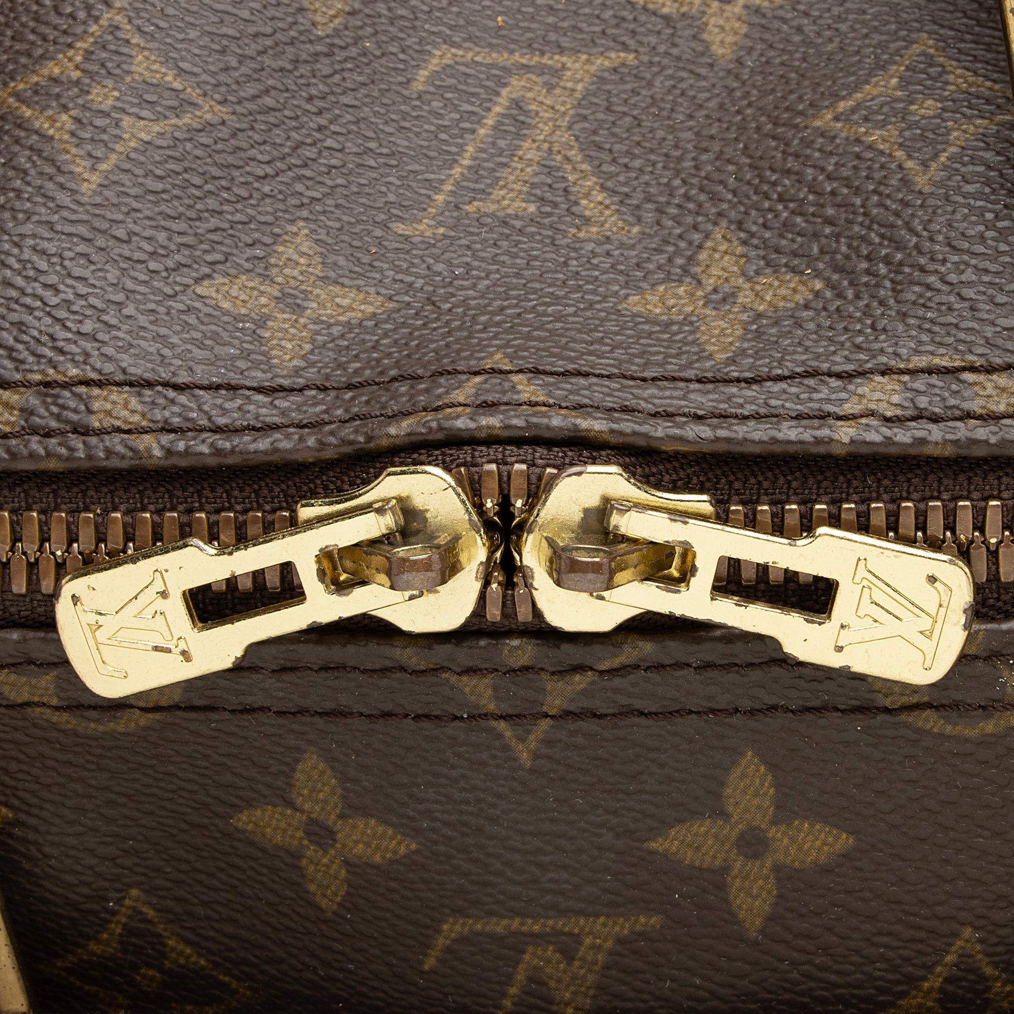 Louis Vuitton Vintage Monogram Canvas Keepall Bandouliere 55 Duffle Bag (SHF-22615) - Image 9
