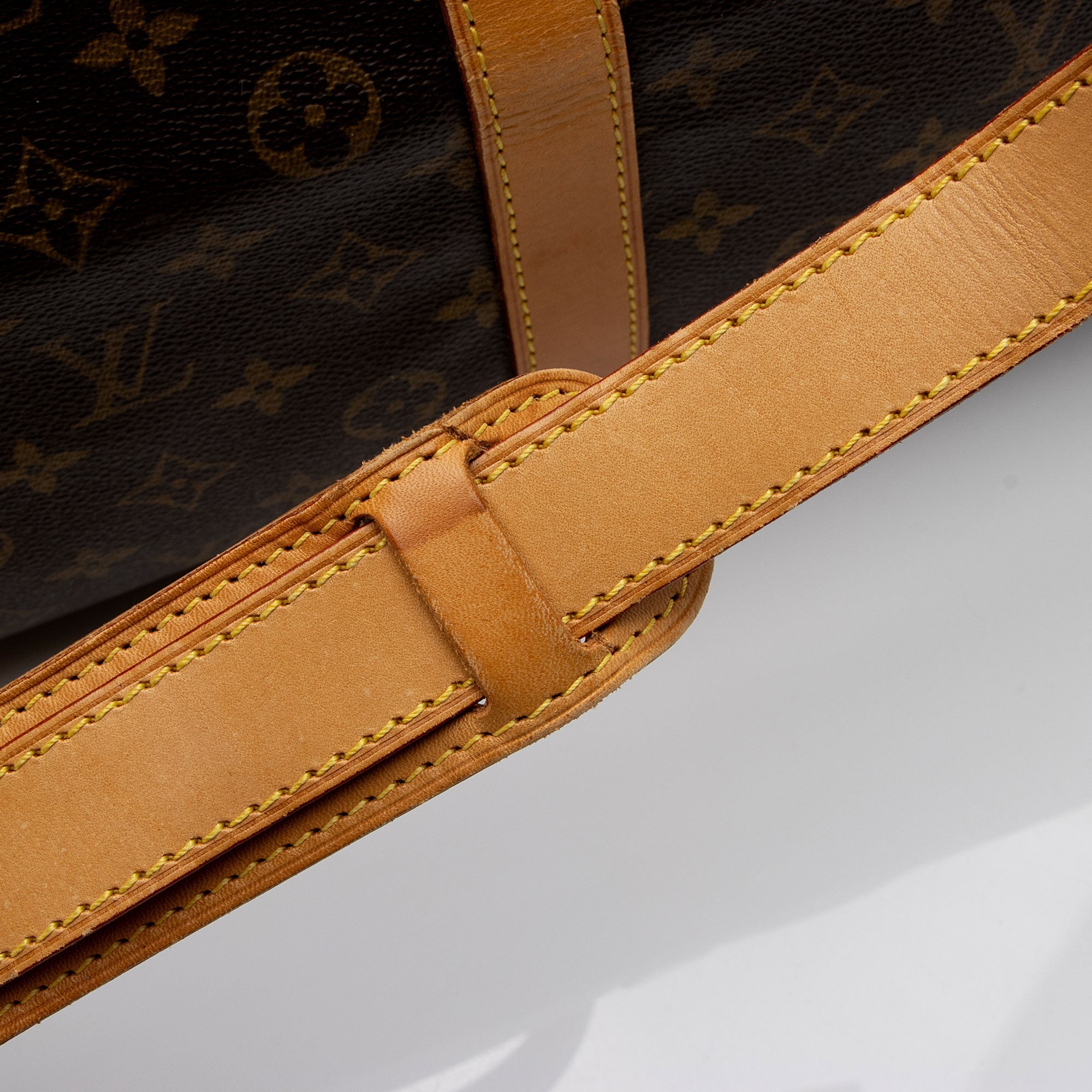 Louis Vuitton Vintage Monogram Canvas Keepall Bandouliere 60 Duffle Bag (SHF-N7uWMn) - Image 11