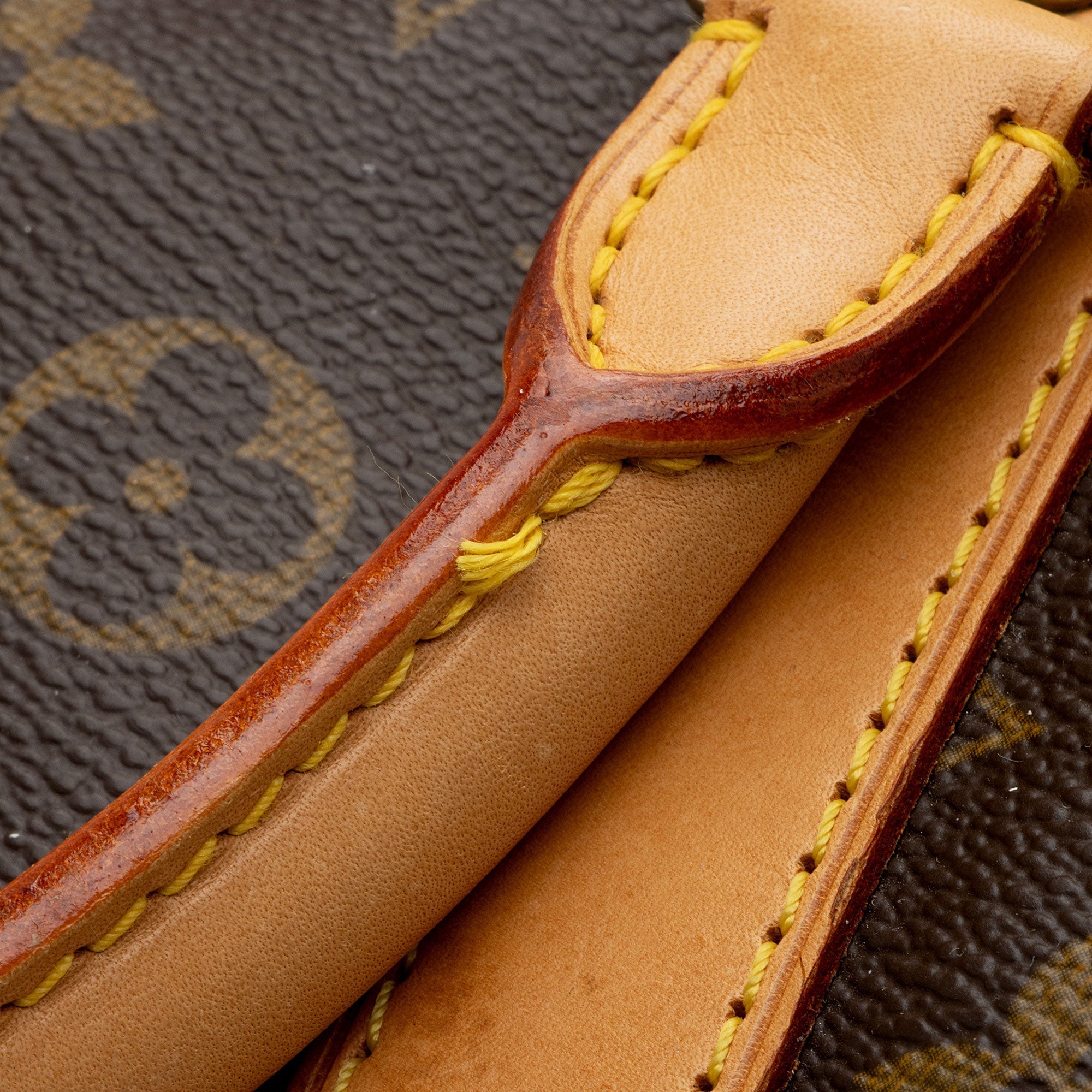 Louis Vuitton Vintage Monogram Canvas Keepall Bandouliere 60 Duffle Bag (SHF-N7uWMn) - Image 13