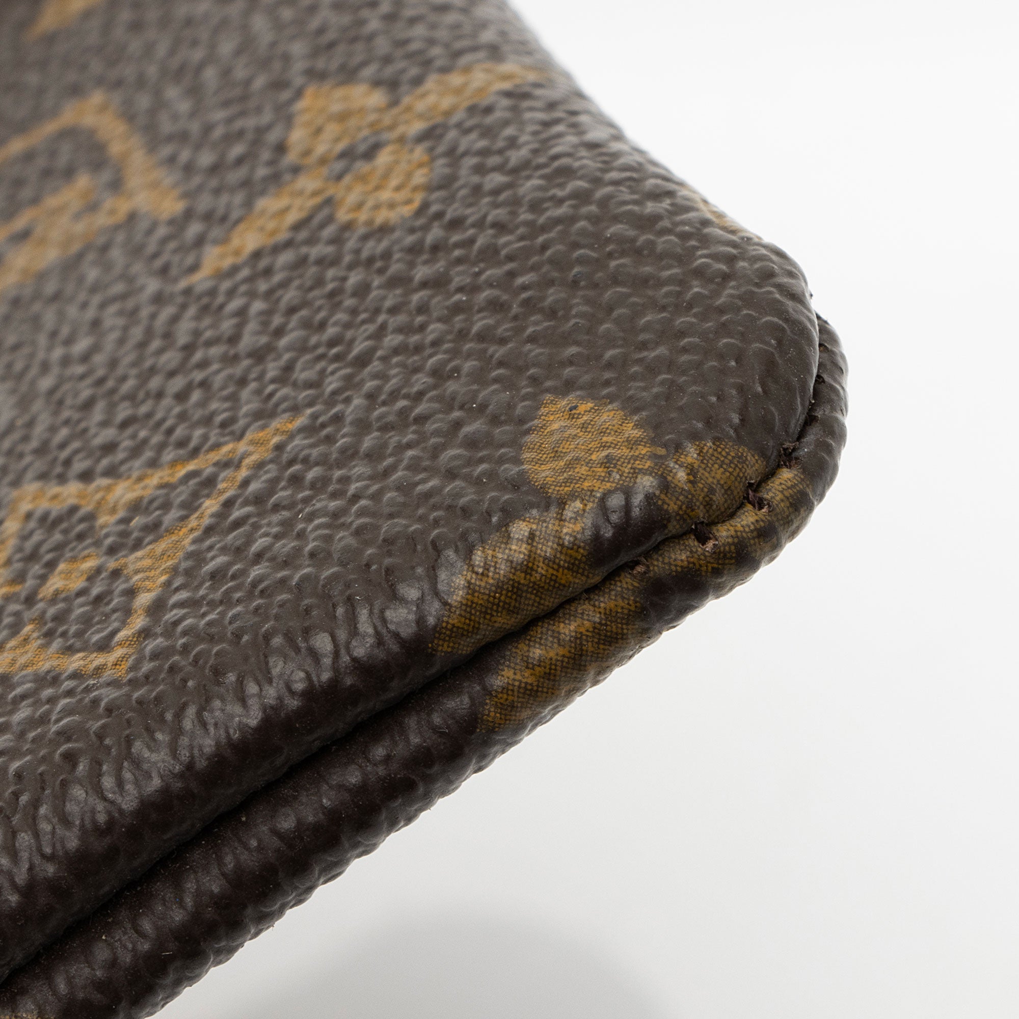 Louis Vuitton Vintage Monogram Canvas Key Pouch (SHF-OnAhFA) - Image 10
