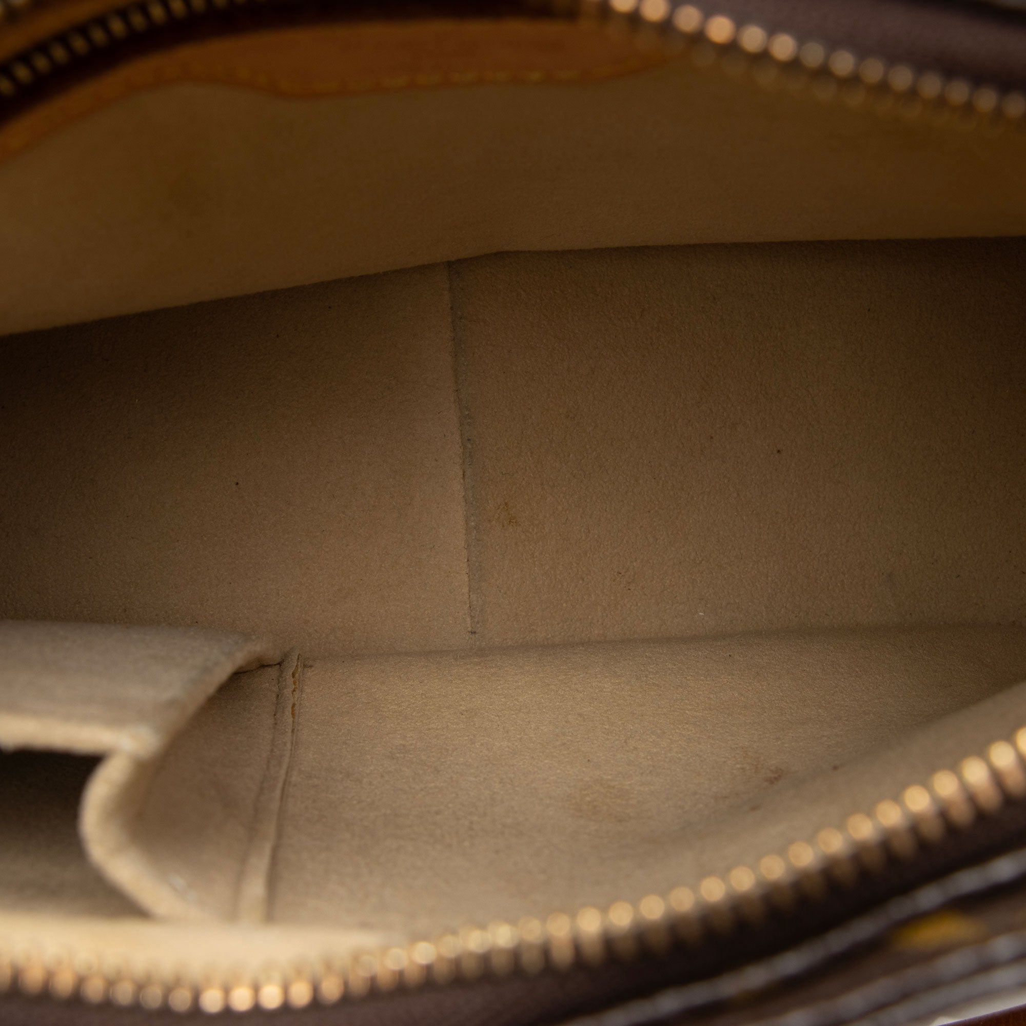 Louis Vuitton Vintage Monogram Canvas Looping MM Shoulder Bag (SHF-2H9qKf) - Image 11