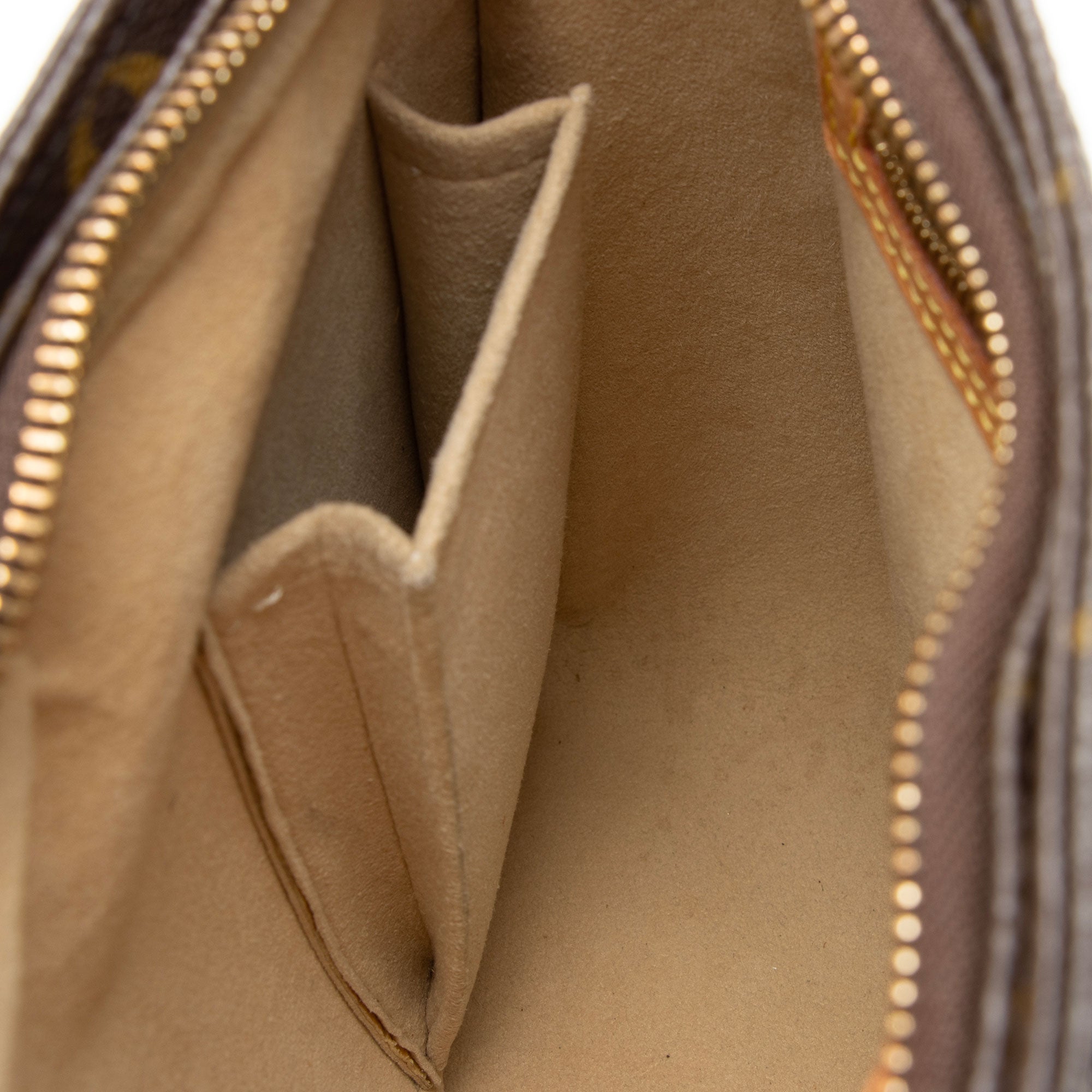 Louis Vuitton Vintage Monogram Canvas Looping MM Shoulder Bag (SHF-2H9qKf) - Image 12