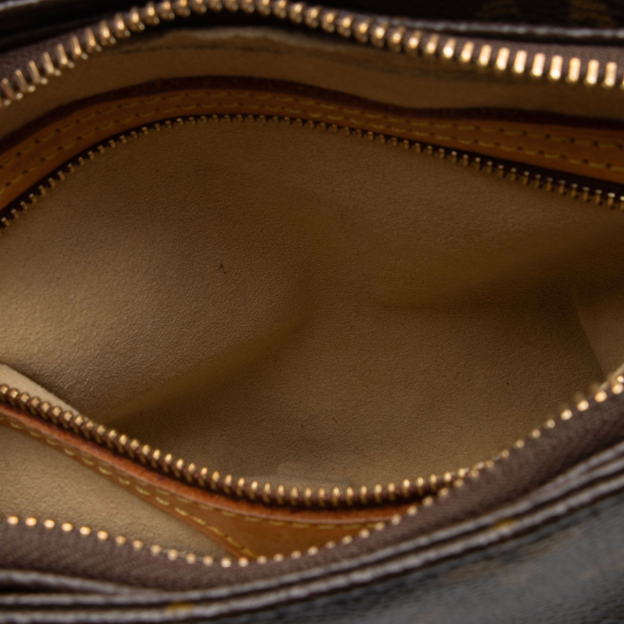 Louis Vuitton Vintage Monogram Canvas Looping MM Shoulder Bag (SHF-2H9qKf) - Image 14