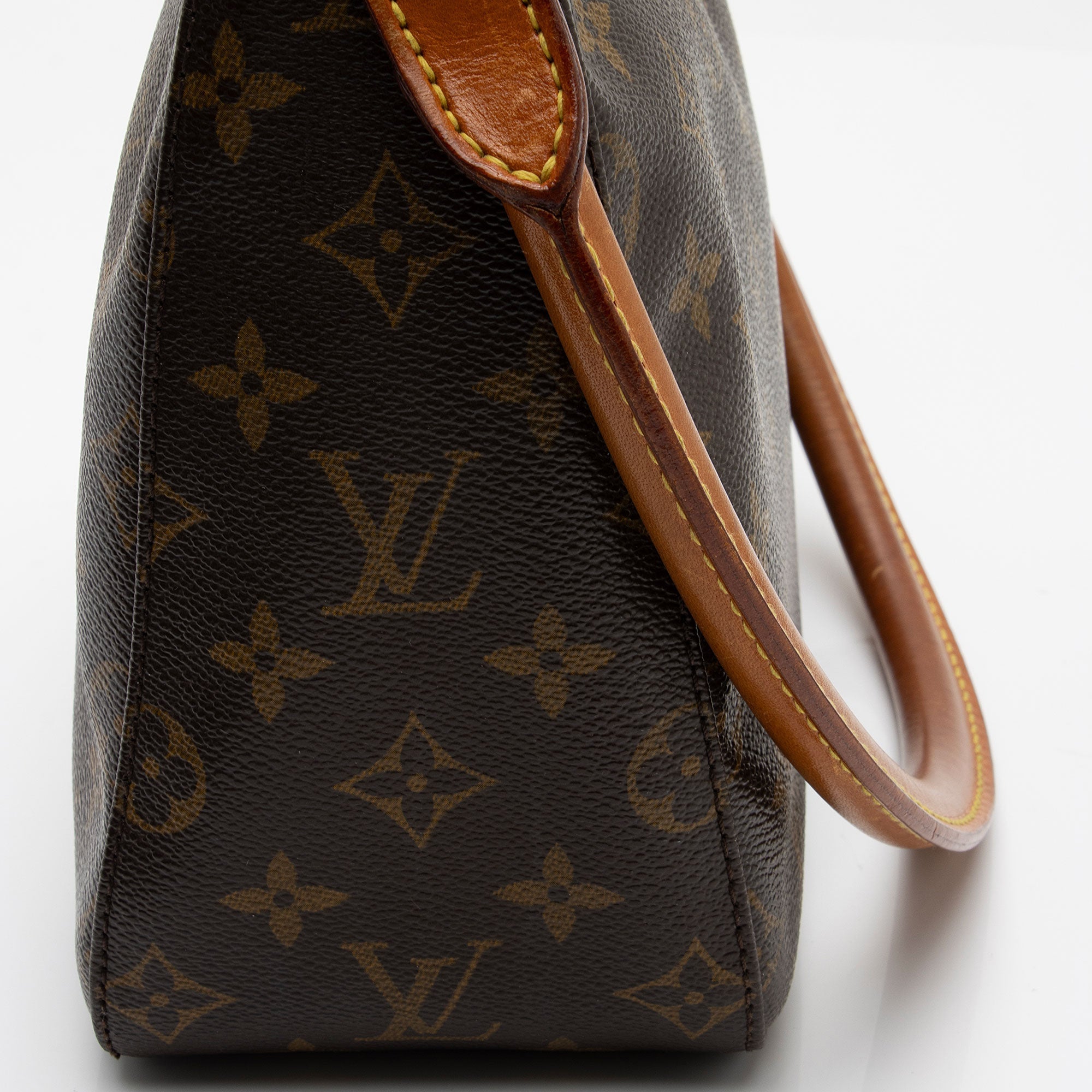 Louis Vuitton Vintage Monogram Canvas Looping MM Shoulder Bag (SHF-2H9qKf) - Image 16