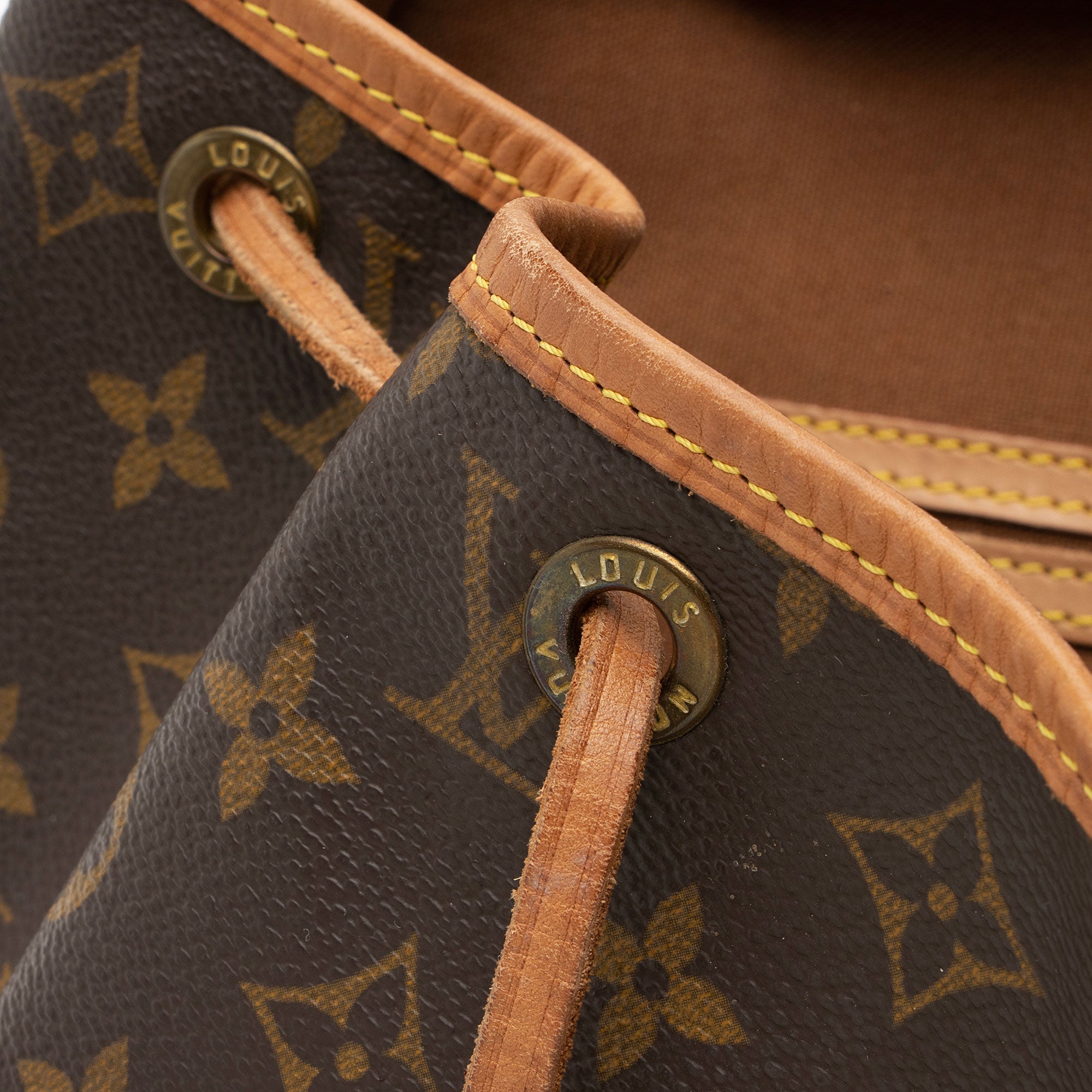 Louis Vuitton Vintage Monogram Canvas Montsouris MM Backpack (SHF-xzN3al) - Image 12