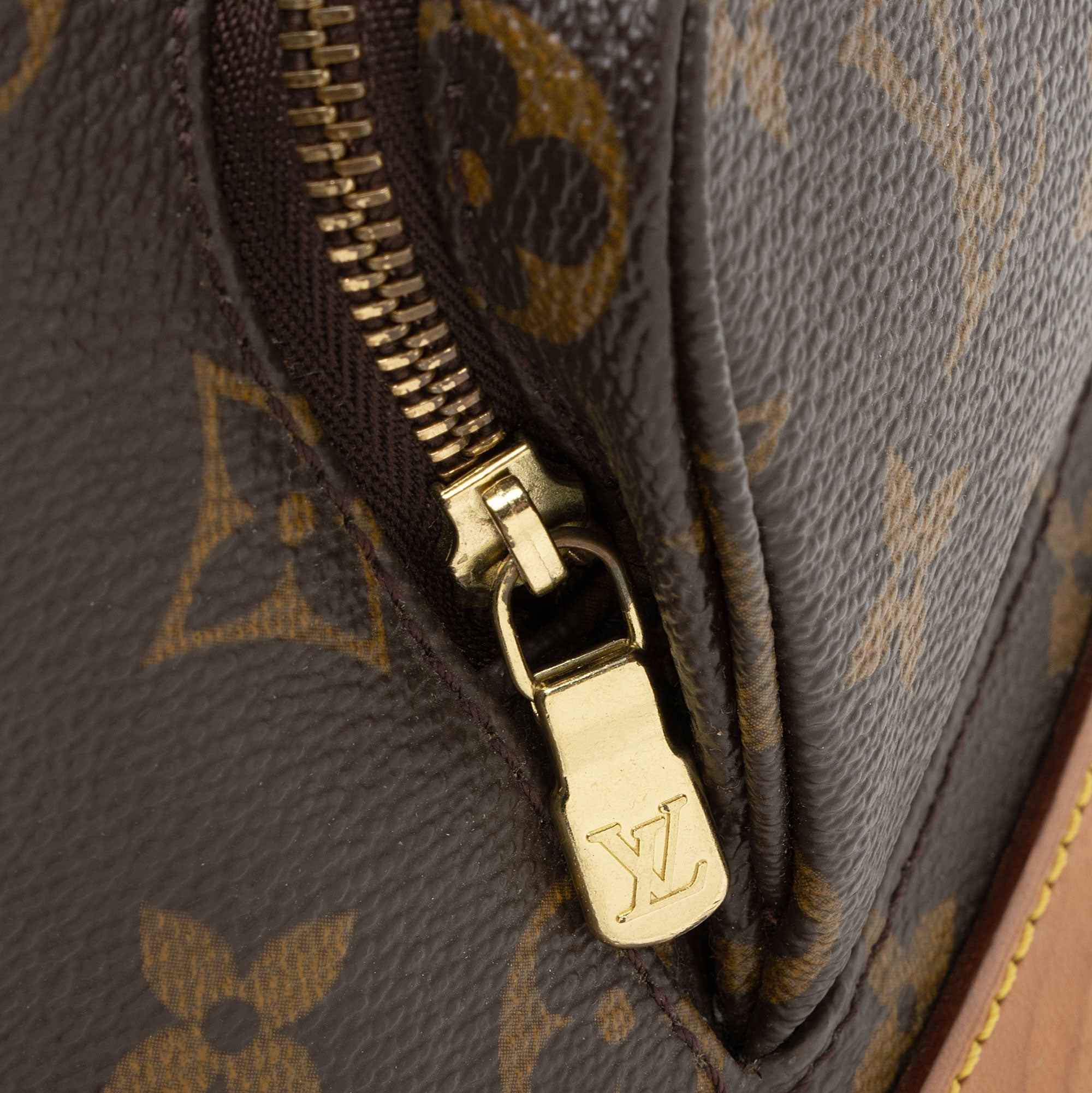 Louis Vuitton Vintage Monogram Canvas Montsouris MM Backpack (SHF-xzN3al) - Image 15