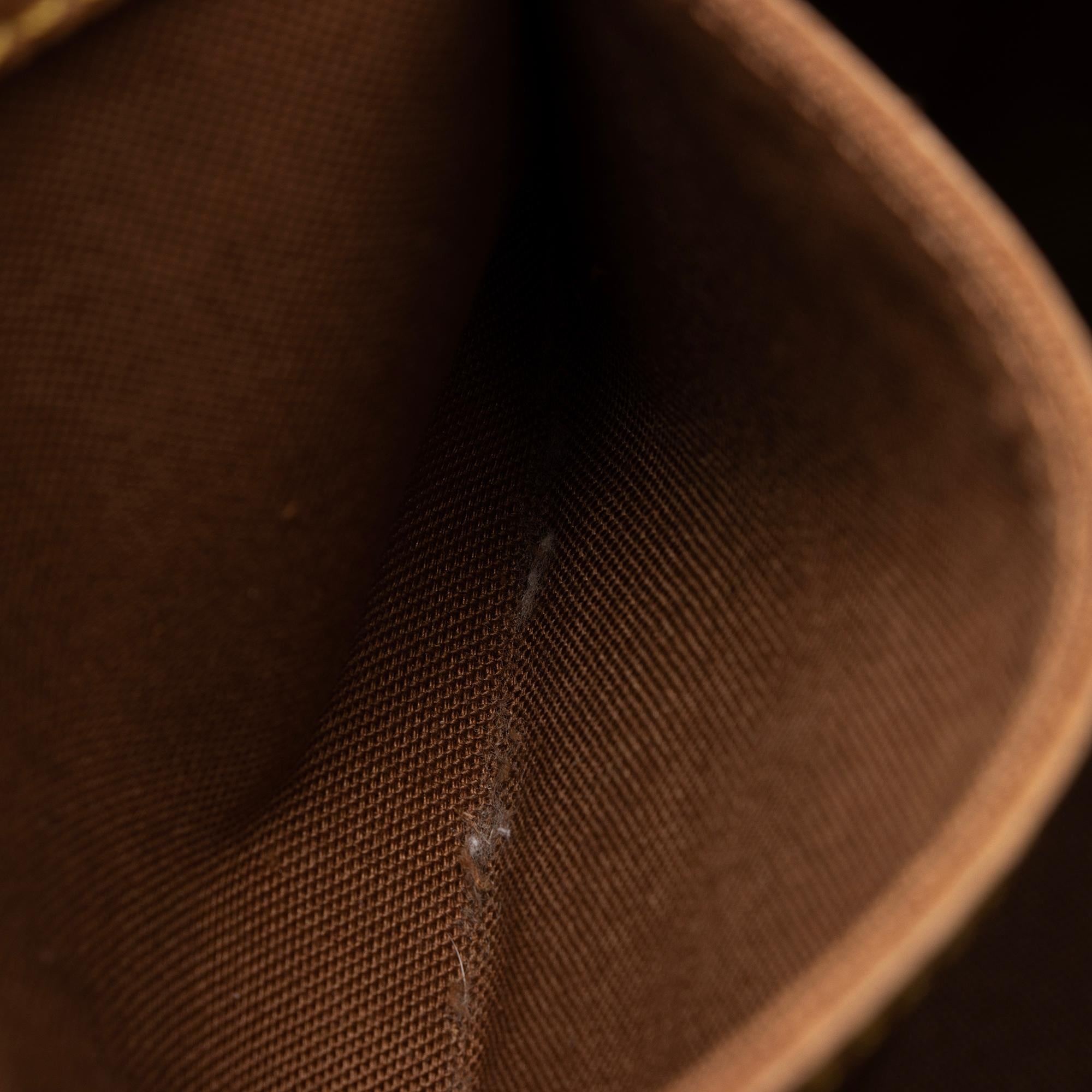 Louis Vuitton Vintage Monogram Canvas Montsouris MM Backpack (SHF-KhKN2W) - Image 10