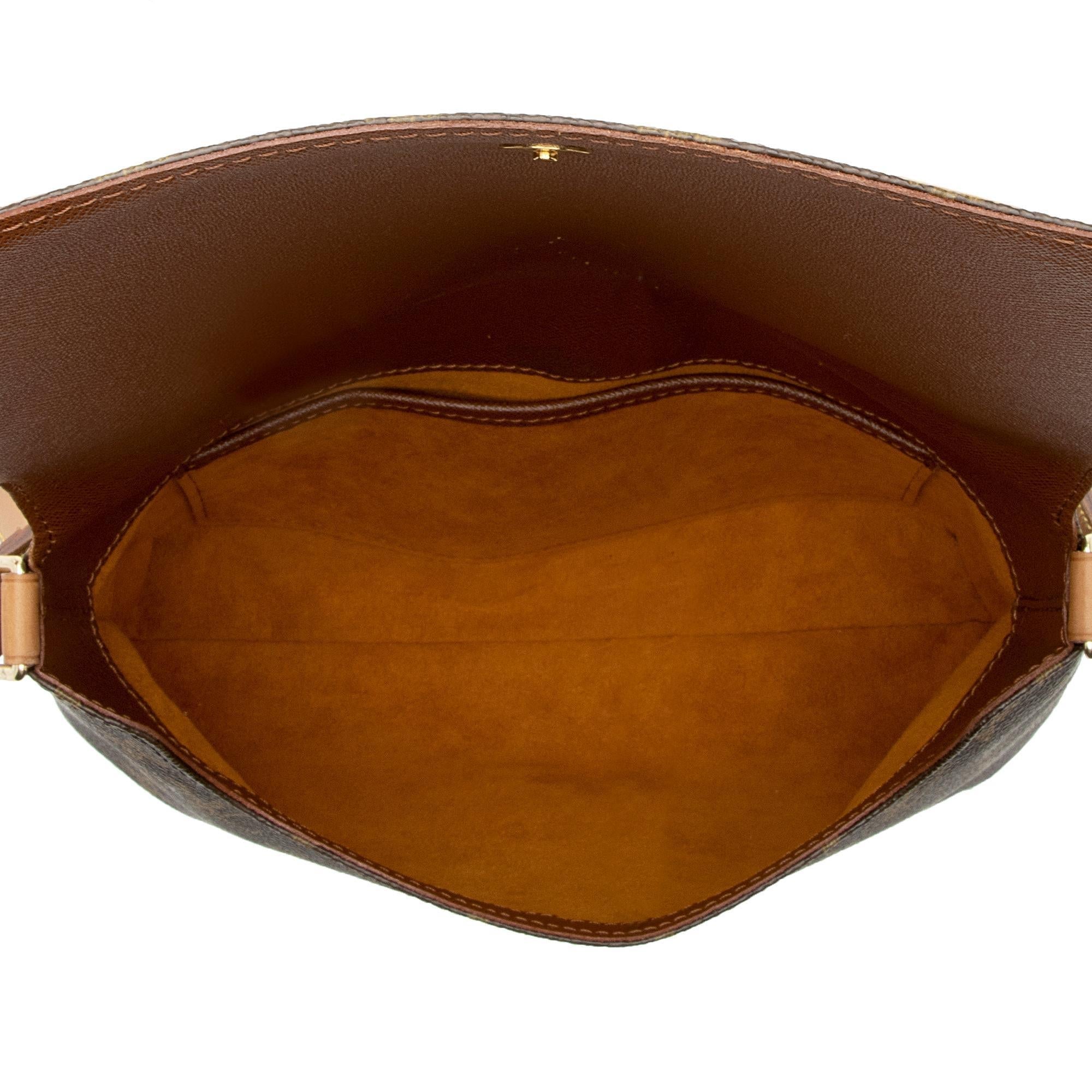Louis Vuitton Vintage Monogram Canvas Musette Tango Shoulder Bag (SHF-YLN5hB) - Image 6