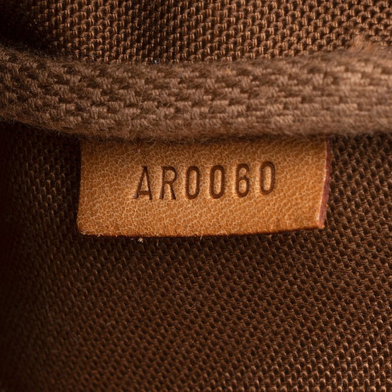 Louis Vuitton Vintage Monogram Canvas Pochette Accessoires (SHF-20377) - Image 5