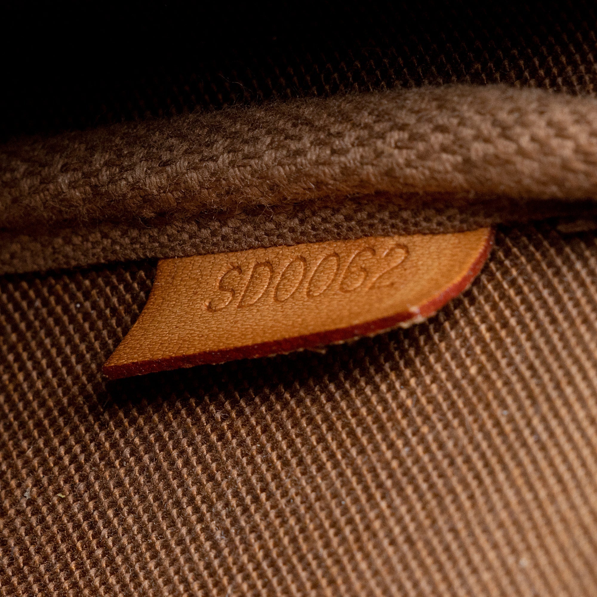 Louis Vuitton Vintage Monogram Canvas Pochette Accessoires (SHF-22173) - Image 5