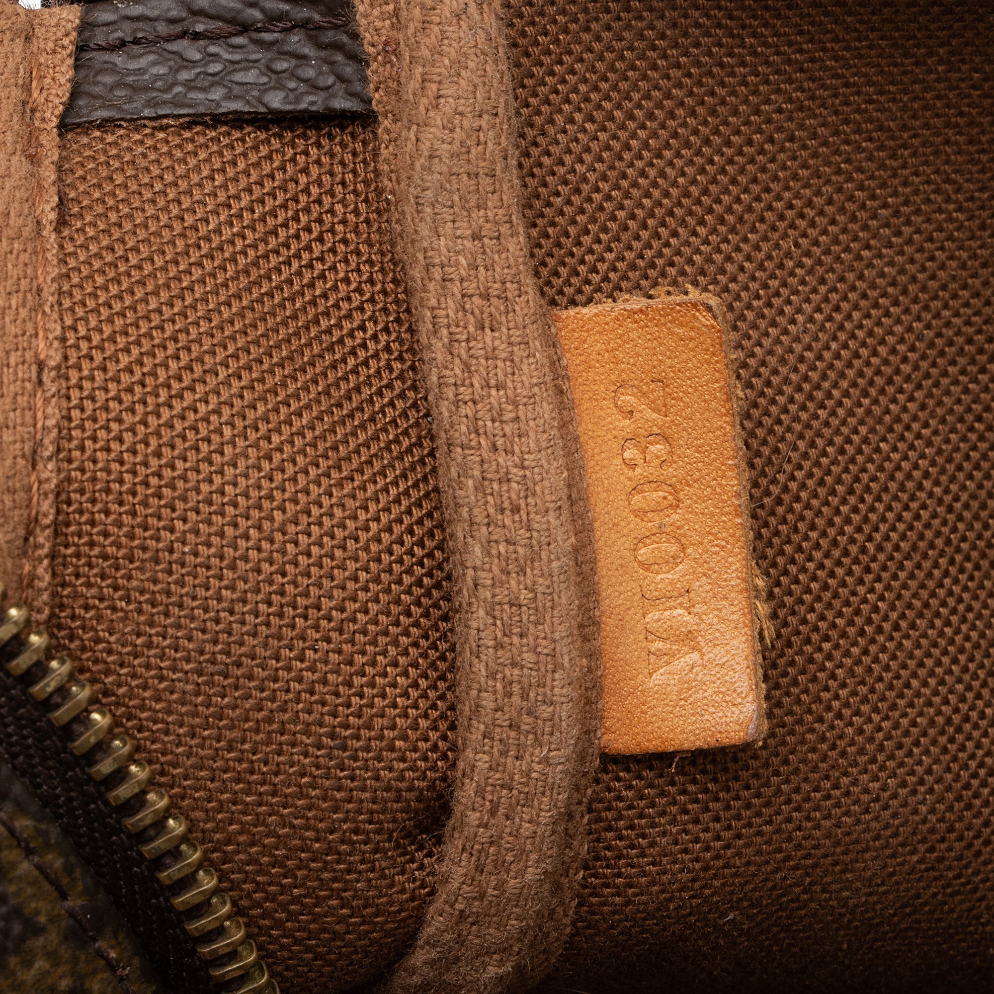 Louis Vuitton Vintage Monogram Canvas Pochette Accessoires (SHF-OVG2Tr) - Image 6