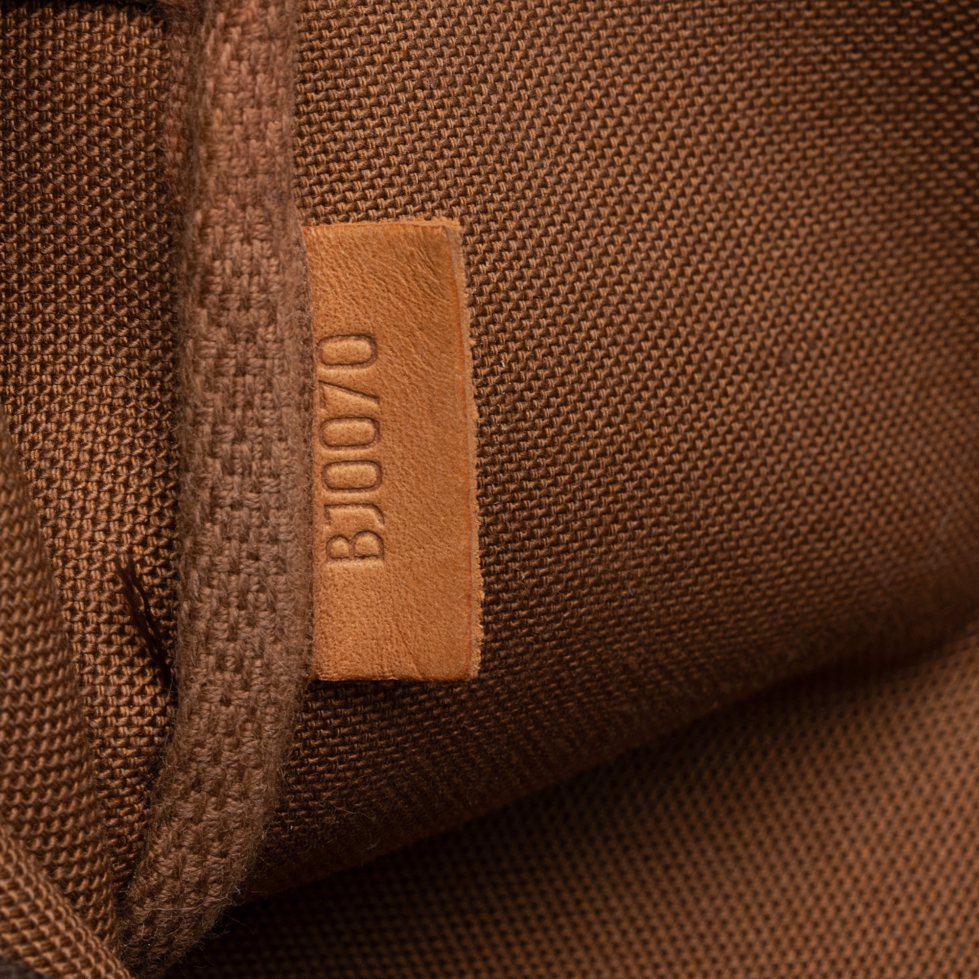 Louis Vuitton Vintage Monogram Canvas Pochette Accessoires (SHF-aa4oIM) - Image 5
