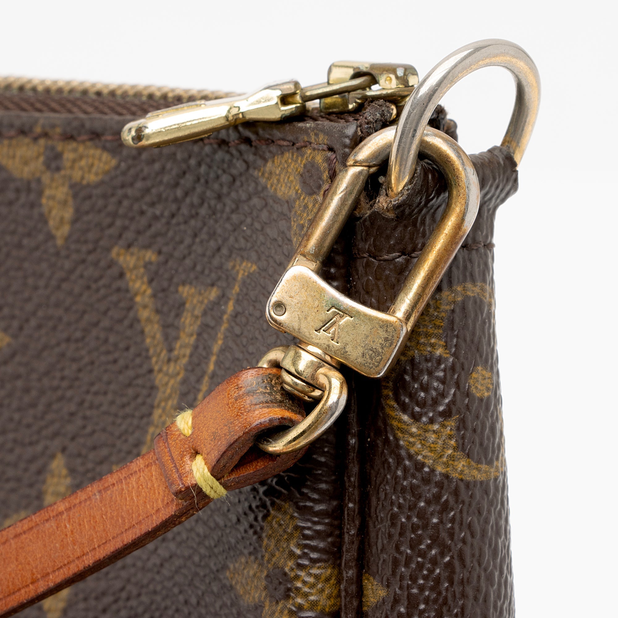 Louis Vuitton Vintage Monogram Canvas Pochette Accessoires (SHF-vNy0cb) - Image 9