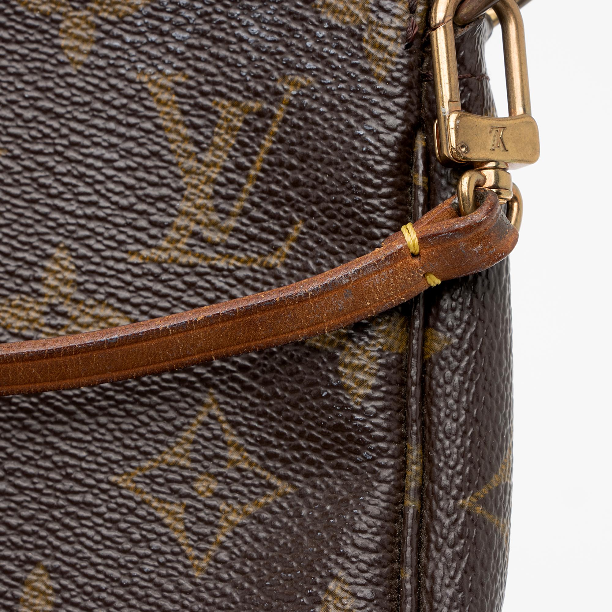 Louis Vuitton Vintage Monogram Canvas Pochette Accessoires (SHF-J5eGly) - Image 10