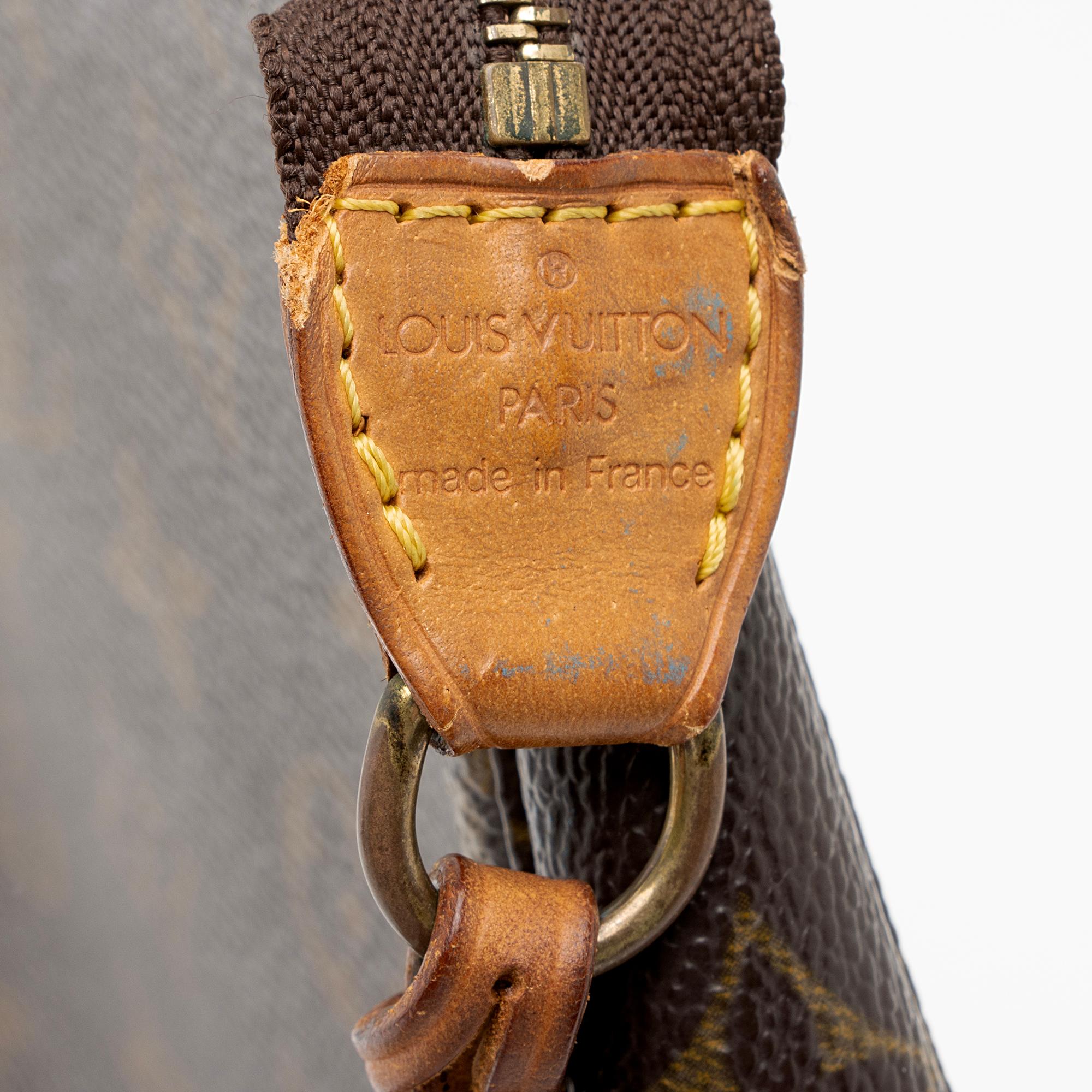 Louis Vuitton Vintage Monogram Canvas Pochette Accessoires (SHF-J5eGly) - Image 7