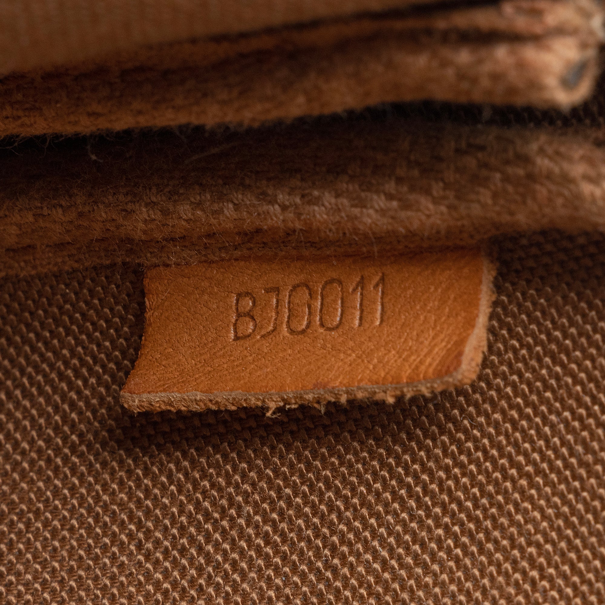 Louis Vuitton Vintage Monogram Canvas Pochette Accessoires (SHF-ok9IiY) - Image 5
