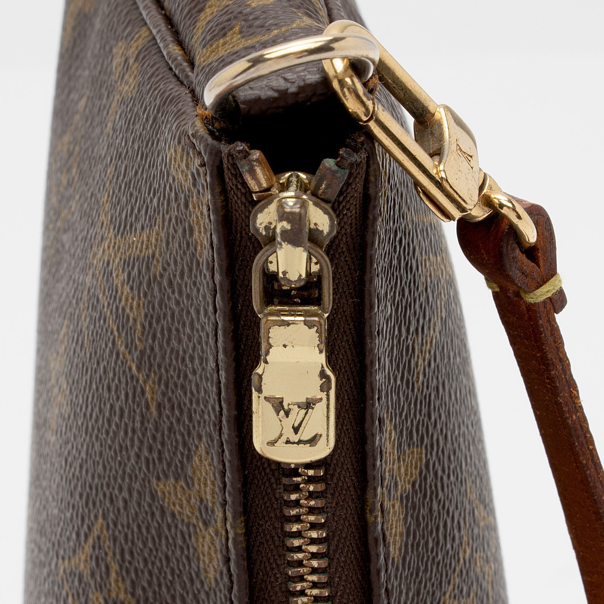Louis Vuitton Vintage Monogram Canvas Pochette Accessoires (SHF-qlTtgC) - Image 8