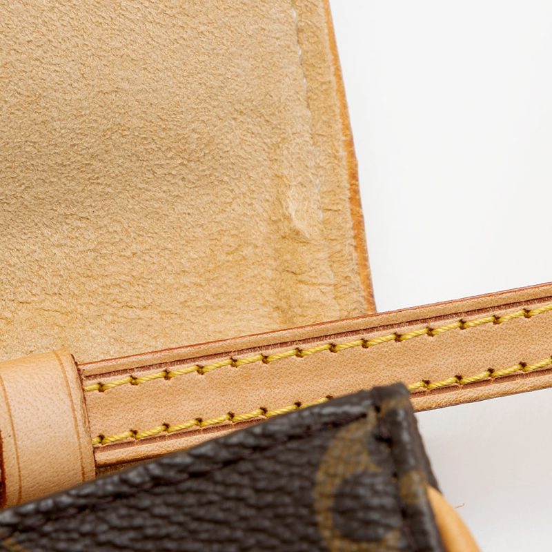 Louis Vuitton Vintage Monogram Canvas Pochette Twin GM Shoulder Bag (SHF-20314) - Image 11