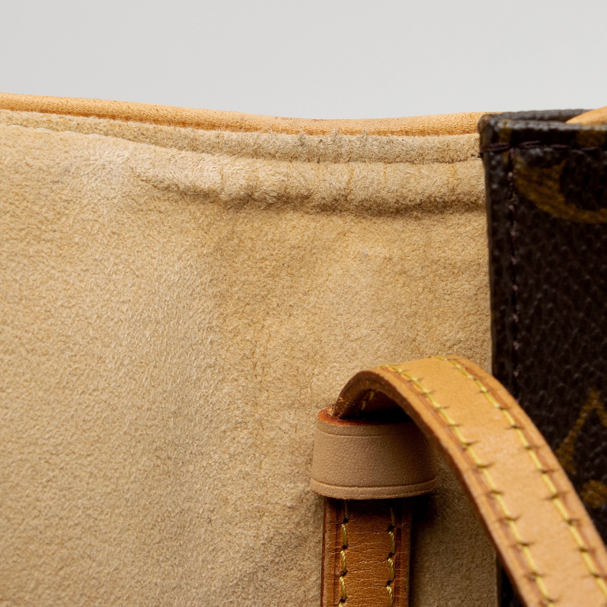 Louis Vuitton Vintage Monogram Canvas Pochette Twin GM Shoulder Bag (SHF-ou7kwX) - Image 8
