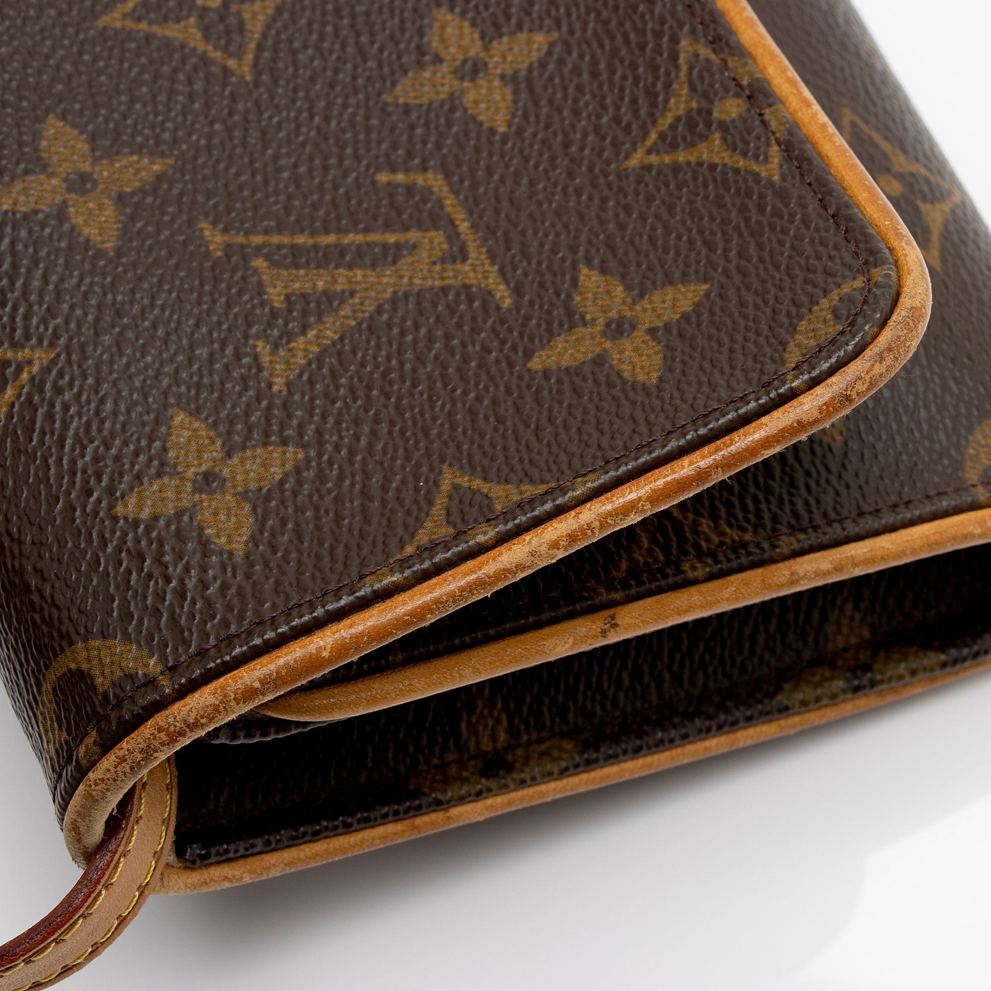 Louis Vuitton Vintage Monogram Canvas Pochette Twin GM Shoulder Bag (SHF-ou7kwX) - Image 11