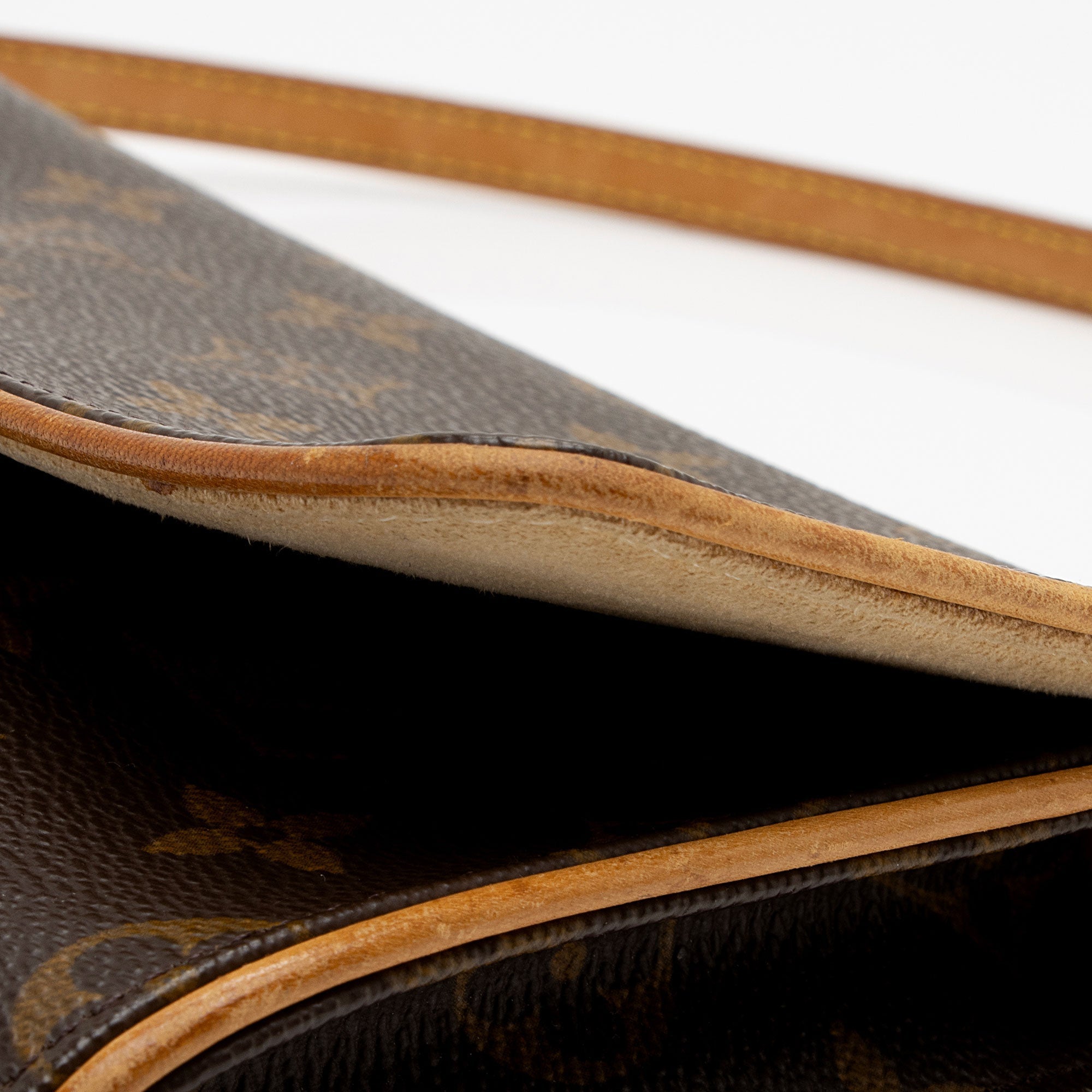 Louis Vuitton Vintage Monogram Canvas Pochette Twin GM Shoulder Bag (SHF-ou7kwX) - Image 13