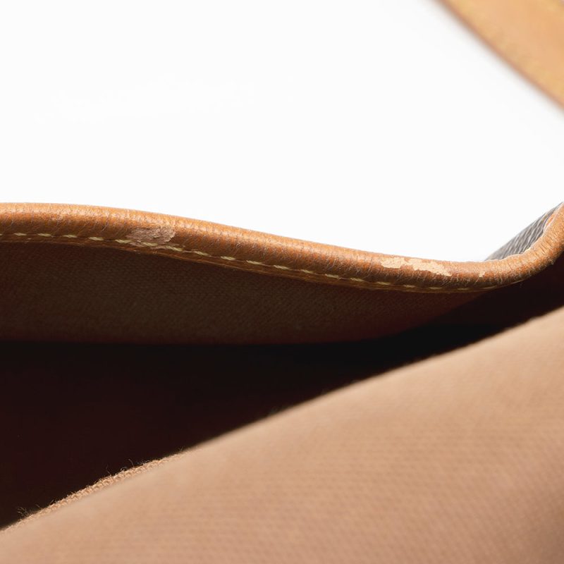 Louis Vuitton Vintage Monogram Canvas Saumur 30 Messenger Bag (SHF-20683) - Image 10