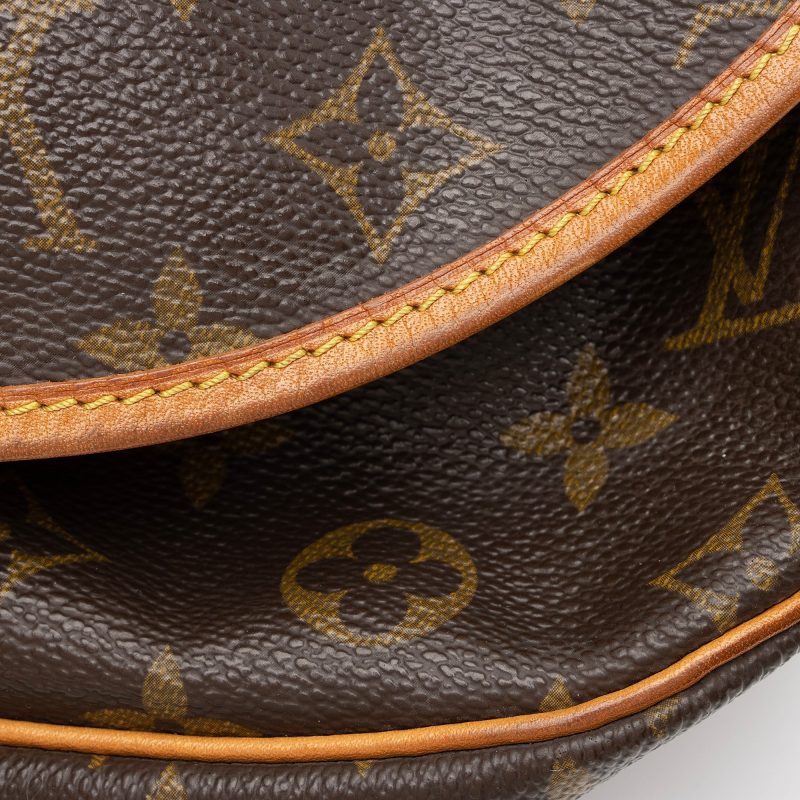 Louis Vuitton Vintage Monogram Canvas Saumur 30 Messenger Bag (SHF-qN3Go7) - Image 13