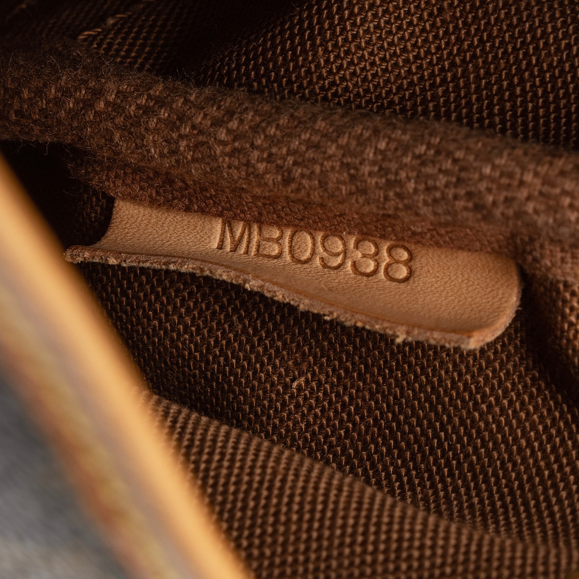 Louis Vuitton Vintage Monogram Canvas Saumur 30 Messenger Bag (SHF-F6ygbP) - Image 5