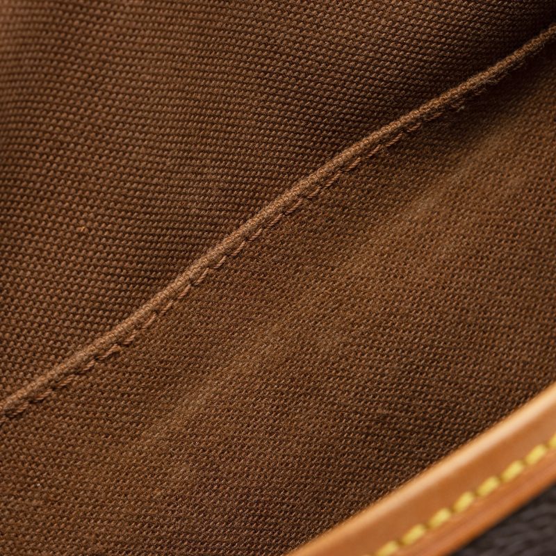 Louis Vuitton Vintage Monogram Canvas Saumur 30 Messenger Bag (SHF-F6ygbP) - Image 10