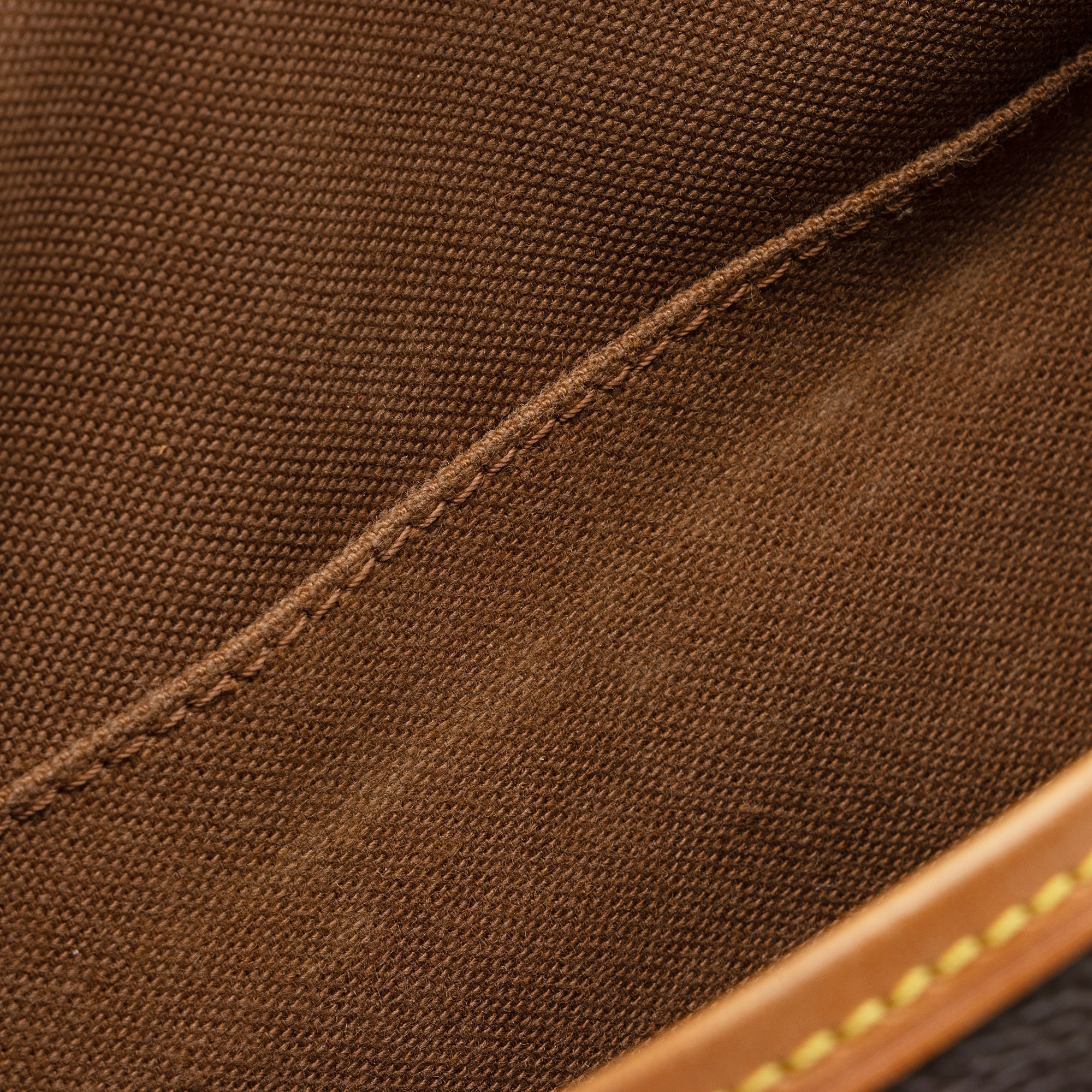 Louis Vuitton Vintage Monogram Canvas Saumur 30 Messenger Bag (SHF-F6ygbP) - Image 10