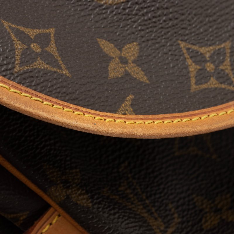 Louis Vuitton Vintage Monogram Canvas Saumur 30 Messenger Bag (SHF-F6ygbP) - Image 12